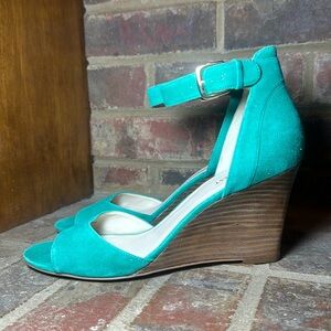 Nine West Farlee Women’s Size 10 Suede Wedge Heel Sandals